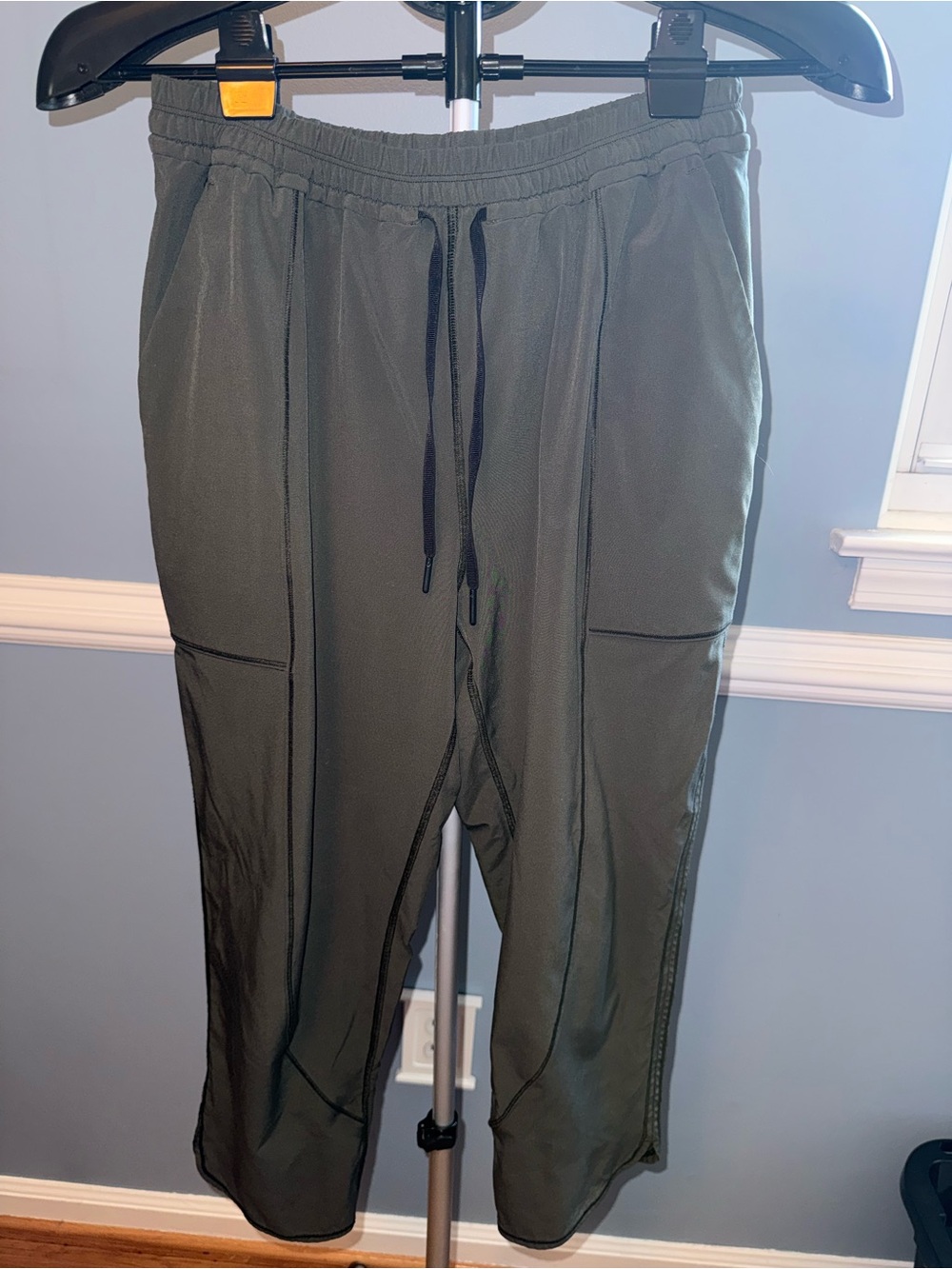 Lululemon Lightweight Technical Cropped Pants Joggers Gray Size 6